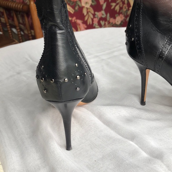 Cole Haans black ankle boots. 71/2 fits like a 7 gorgeous boot shoe bag included - Picture 2 of 4